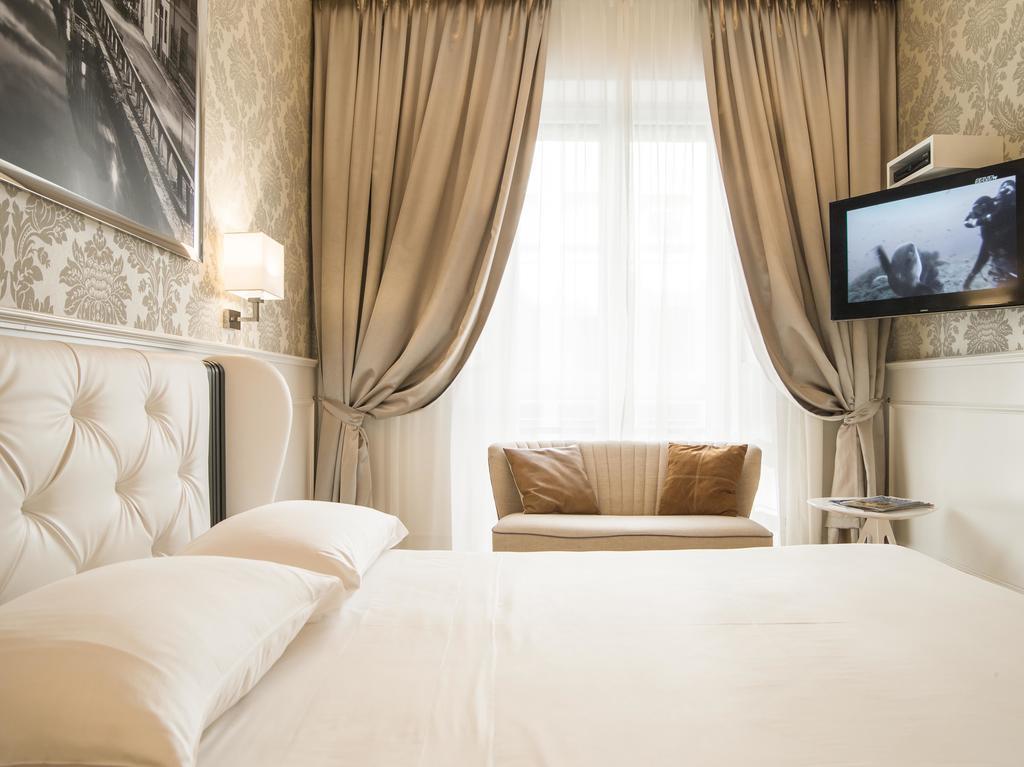 Deluxe Double Room Balcony City View