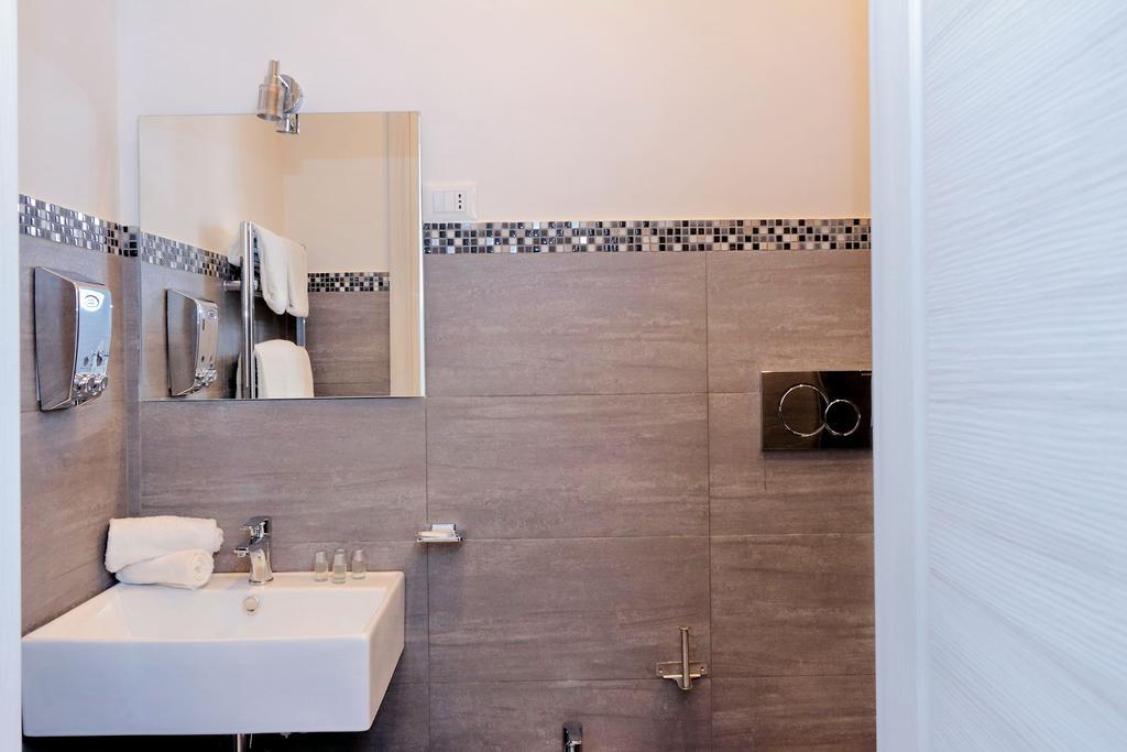 Deluxe Triple Room Private Bathroom