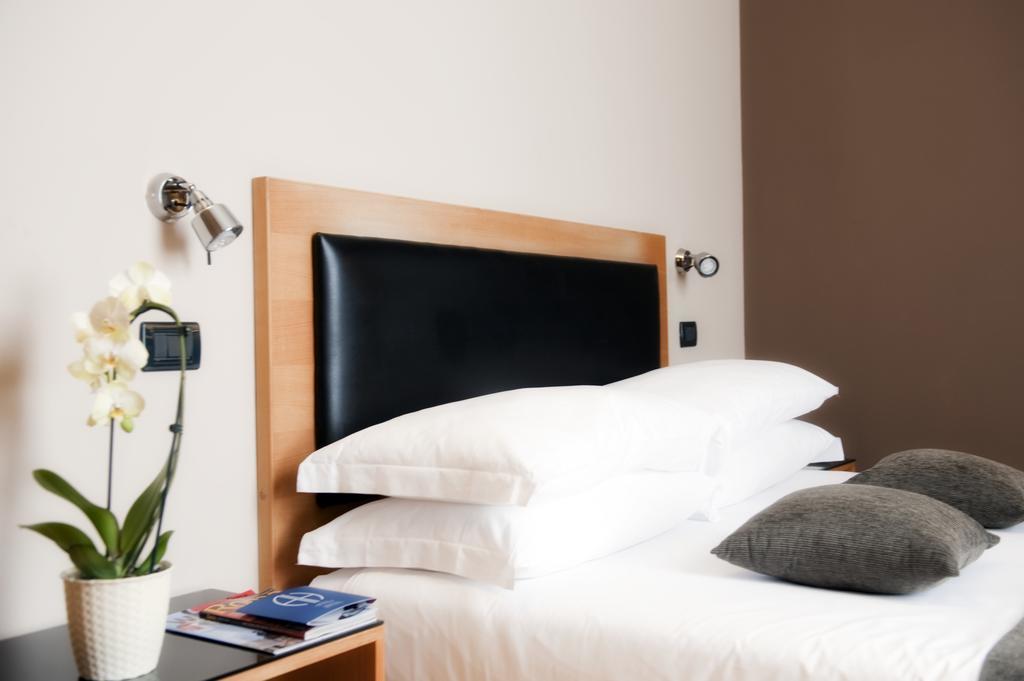 Standard Single Room French Bed
