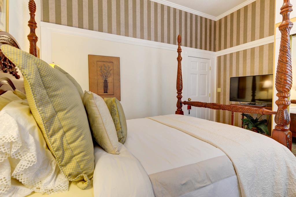 Queen Room Spa Bath