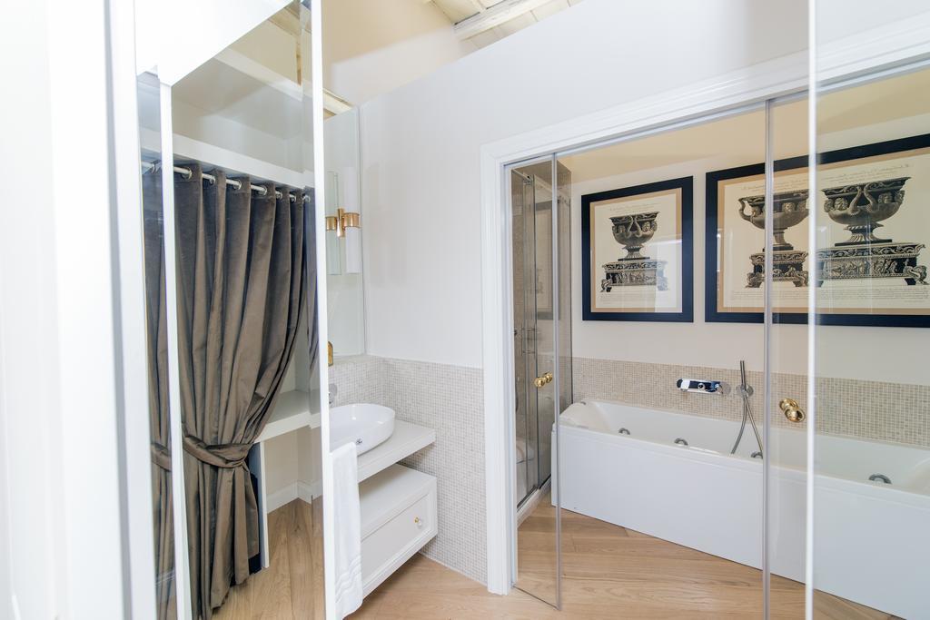 Deluxe Double Room Bath