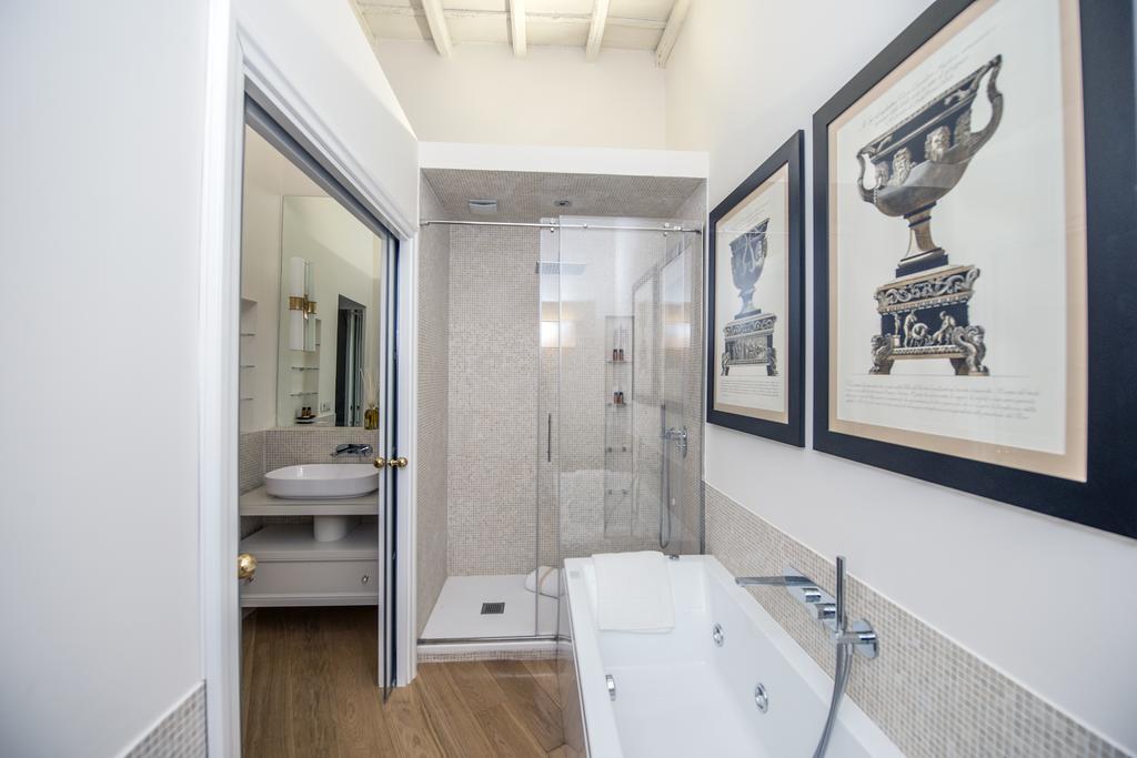 Deluxe Double Room Bath