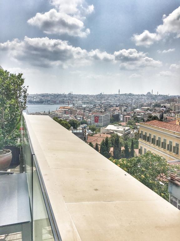 Queen Panoramic with Terrace