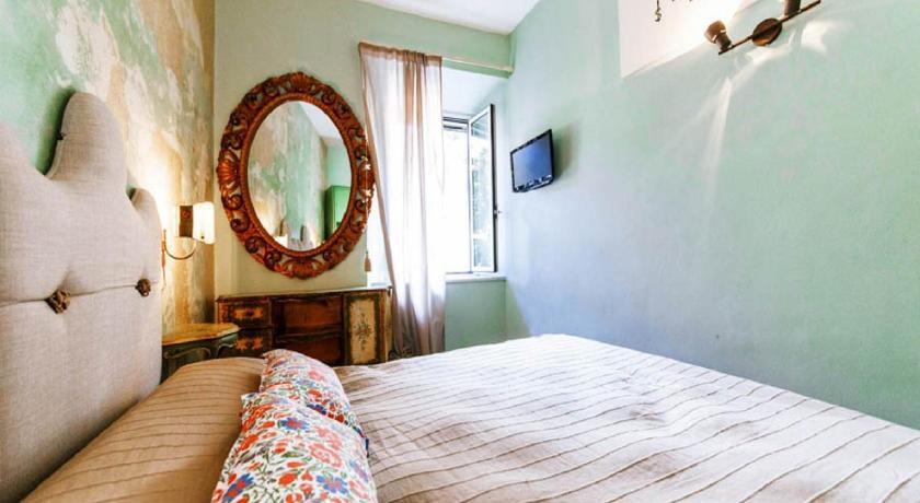 Small Double Room Private External Bathroom