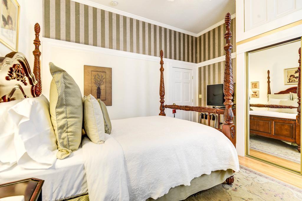 Queen Room Spa Bath