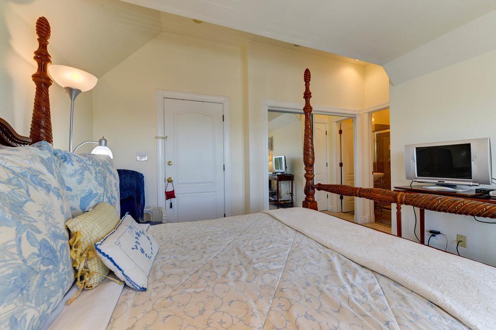 Queen Suite