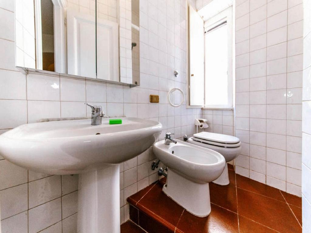 Small Double Room Private External Bathroom