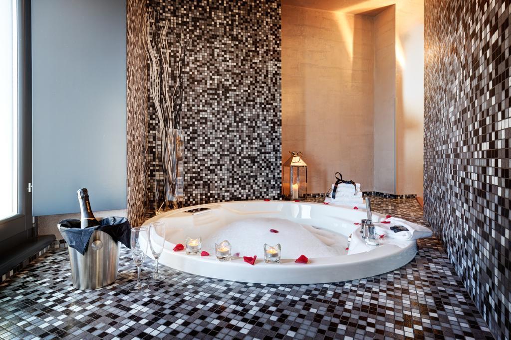 Royal Wellness Suite Balcony