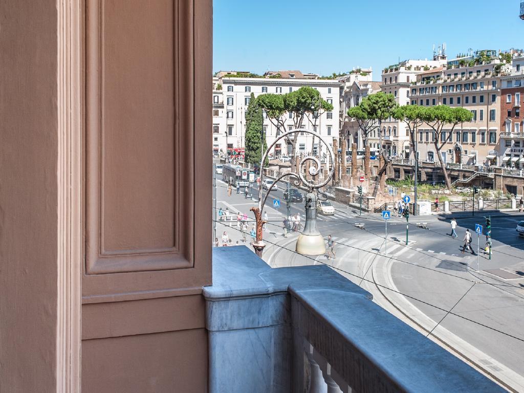 Suite Balcony City View