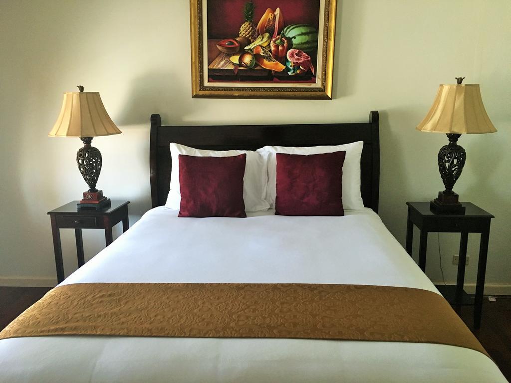 Onyx Room,676766628:JPEG