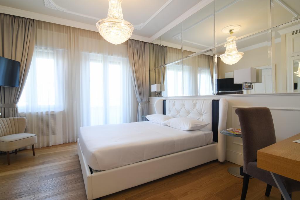 Deluxe Double Room Balcony City View