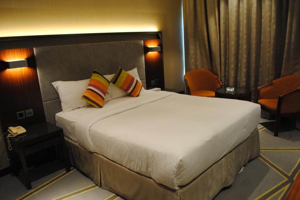 Deluxe Double Room (2 Adults + 1 Child)