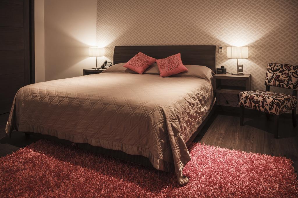 Standard Queen Room