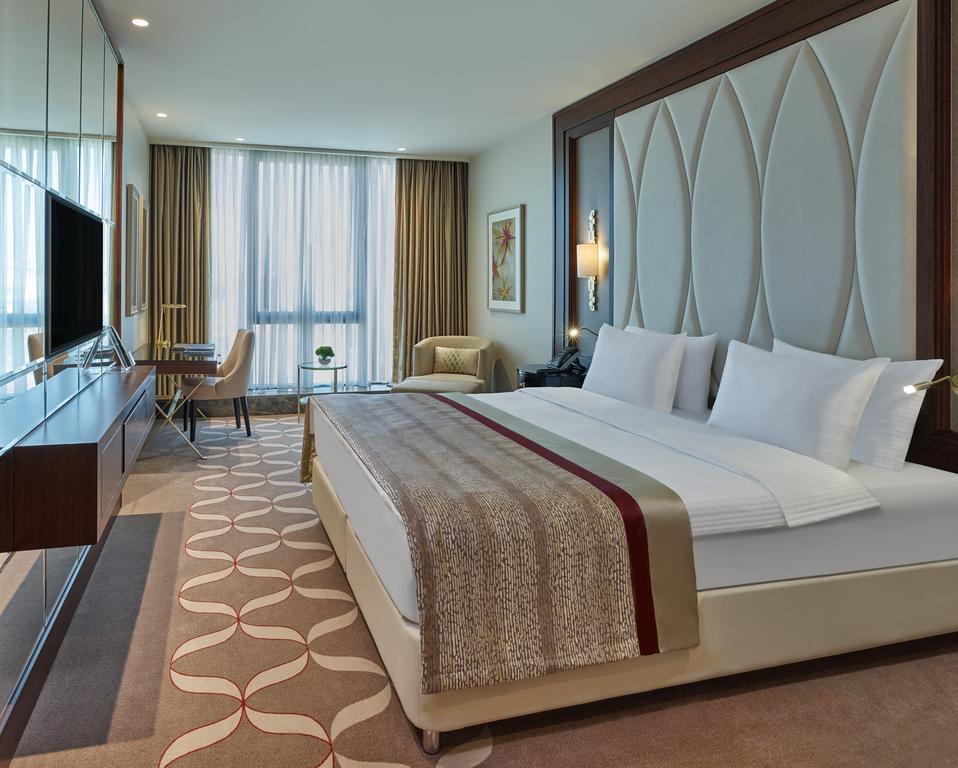 Deluxe Room Queen Size Bed,586791381:JPEG