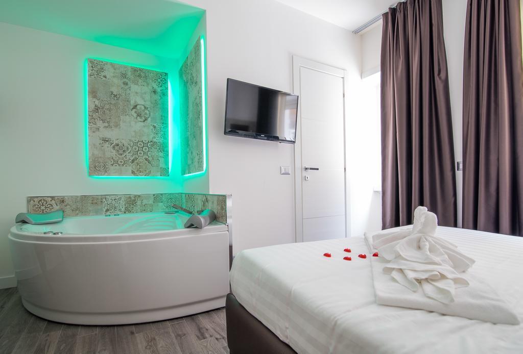 Deluxe Double or Twin Room Spa Bath