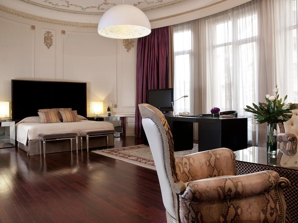 Corner Double Room