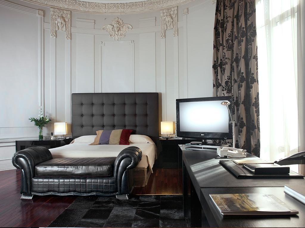 Corner Double Room