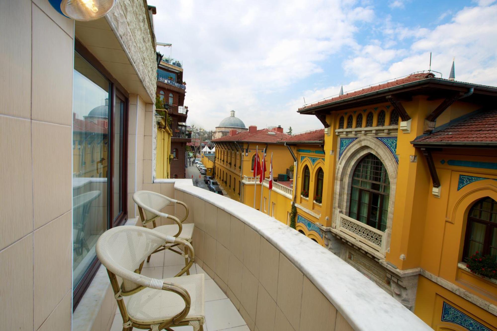 Deluxe Double Room with Balcony and Sea View
