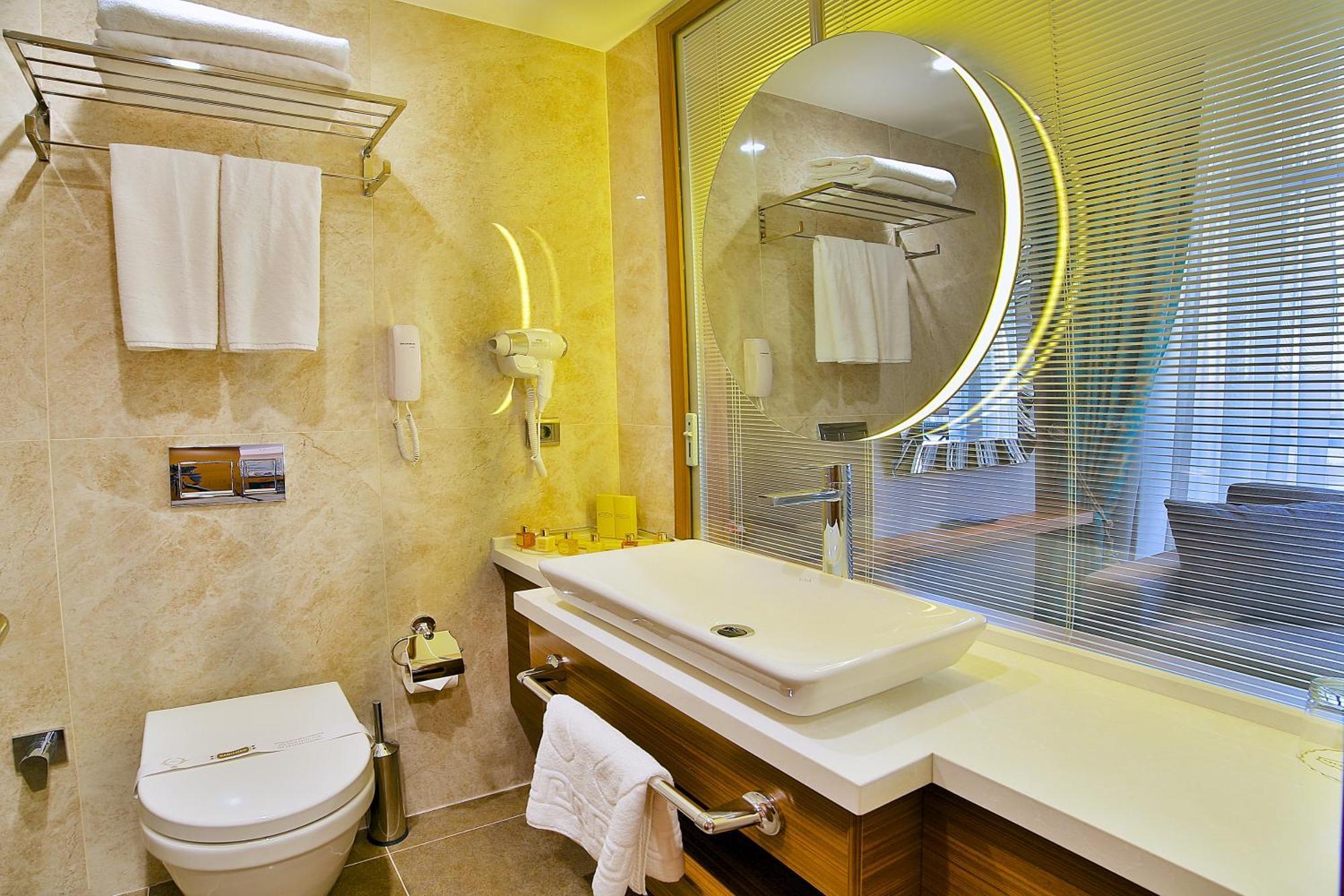 Standard Triple Room with Sea View