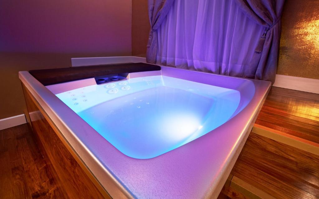 Suite Hot Tub