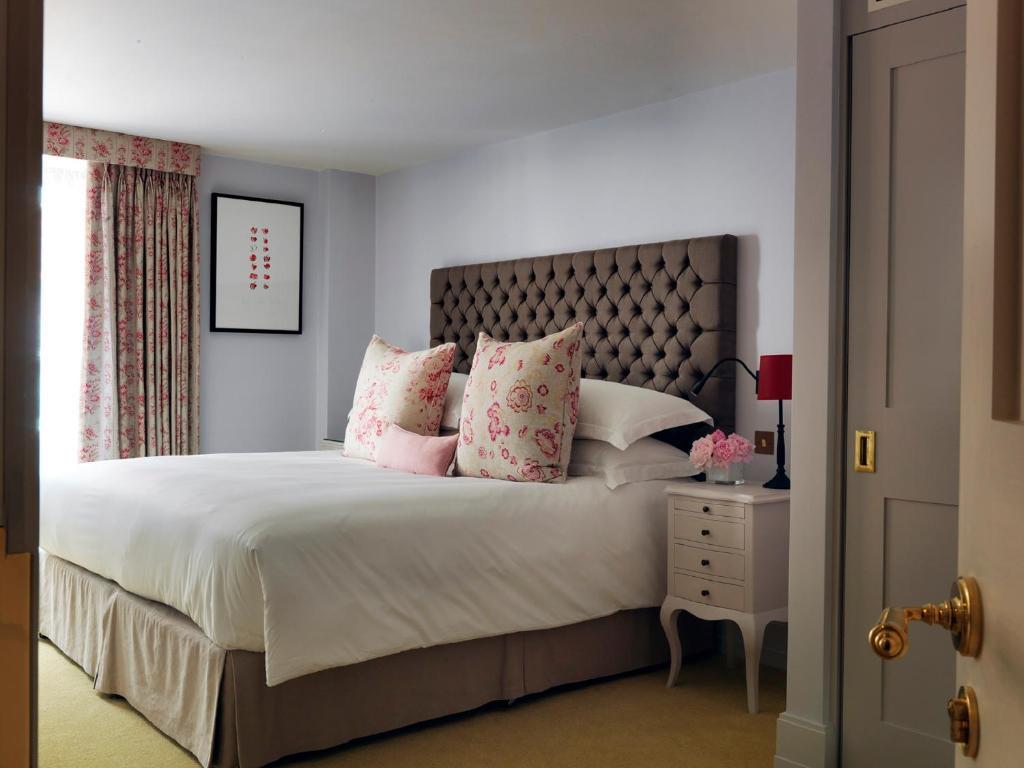 Deluxe Two-Bedroom Apartment
