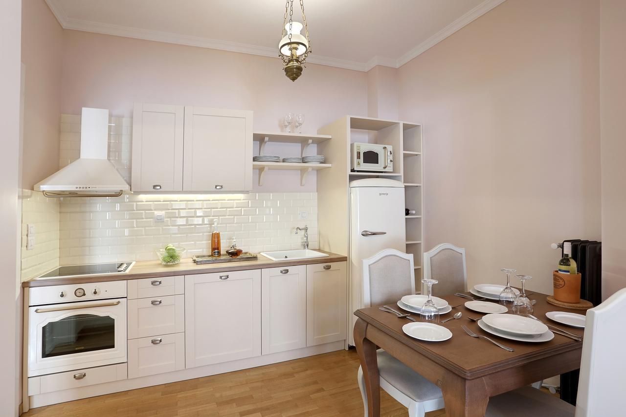 Deluxe Apartment Separate Kitchen