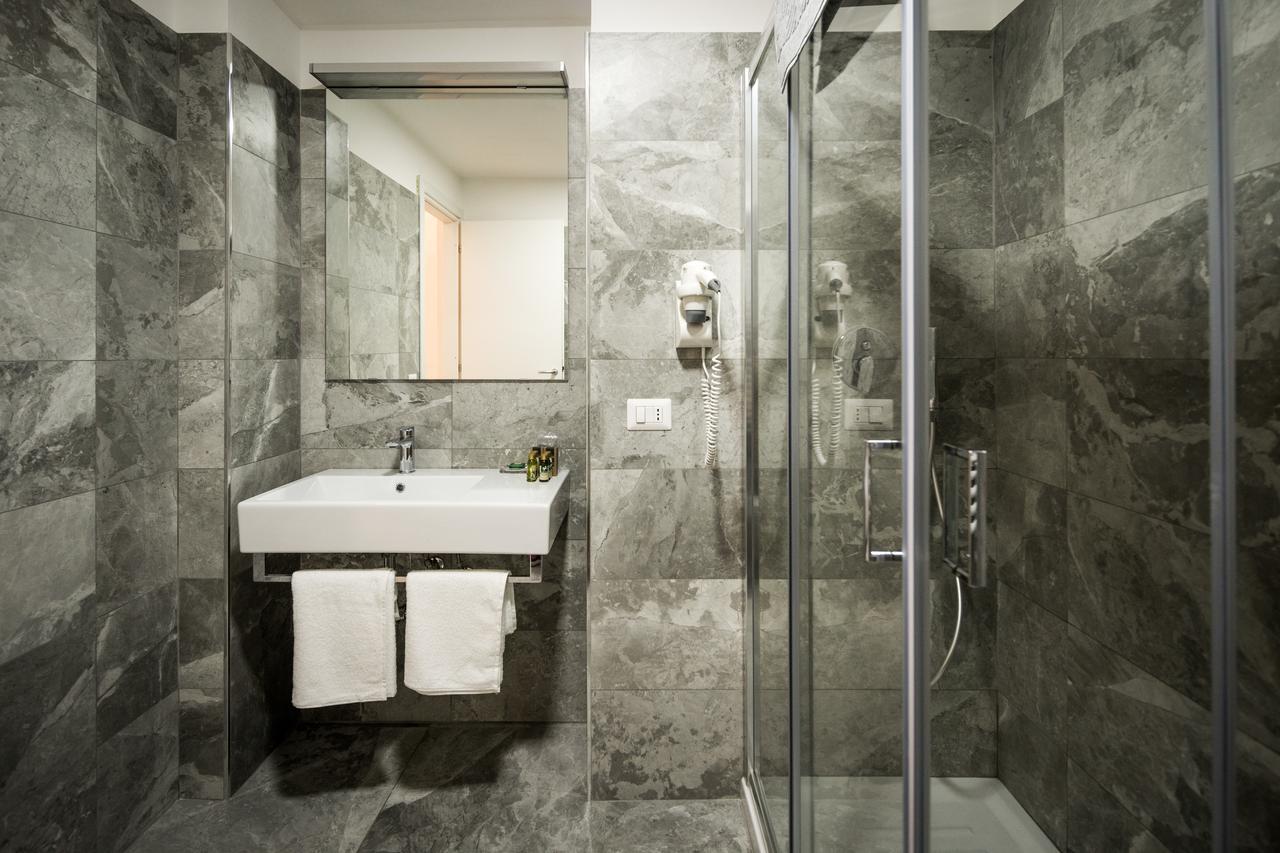 Double or Twin Room Private Bathroom