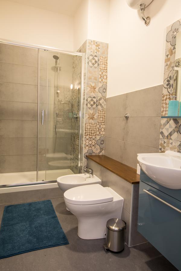 Comfort Triple Room Shower