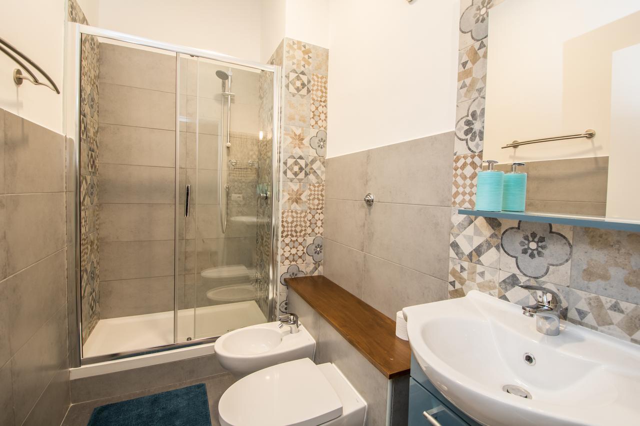 Comfort Triple Room Shower
