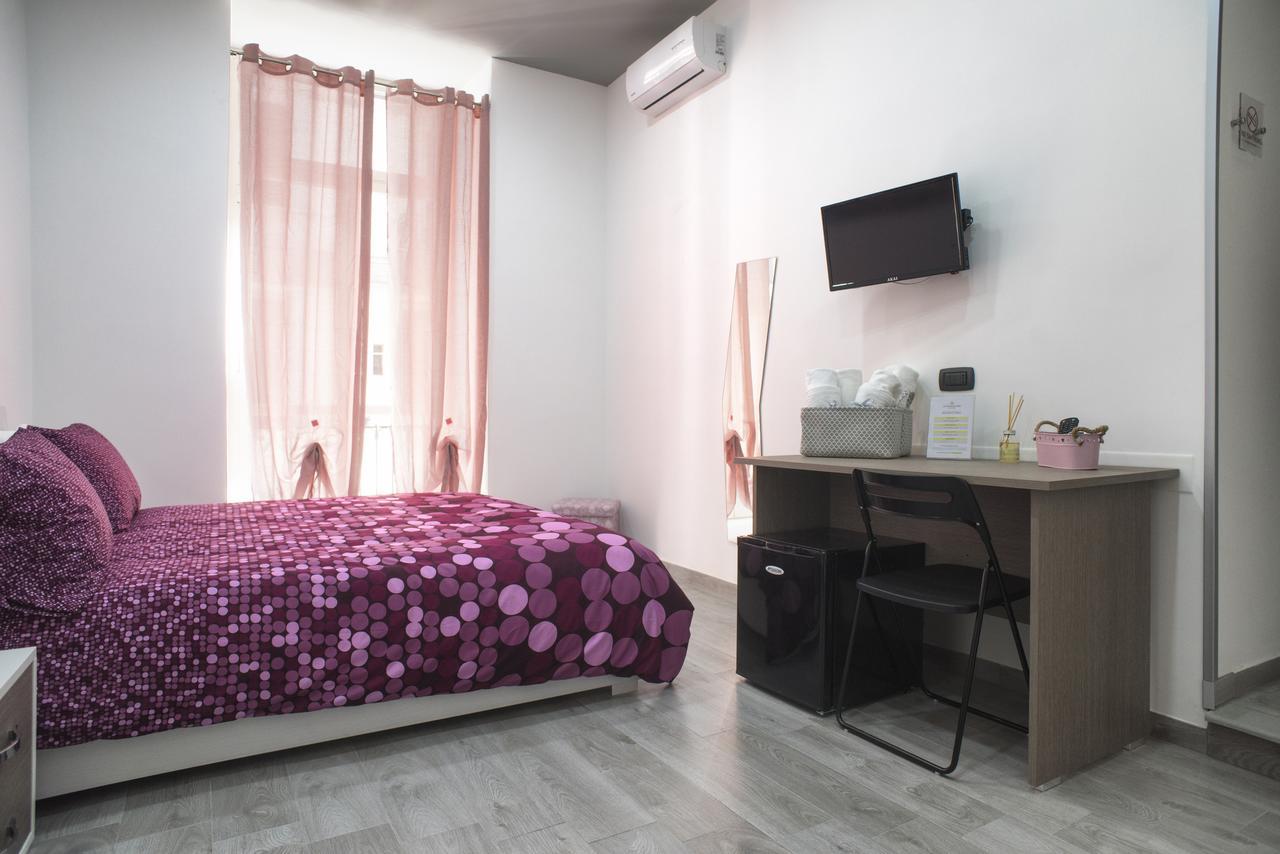 Deluxe Double Room Shower