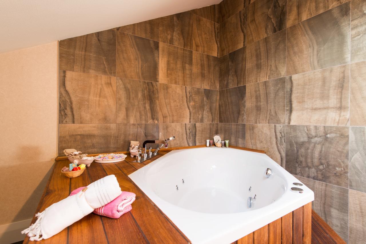 Suite with Hot Tub