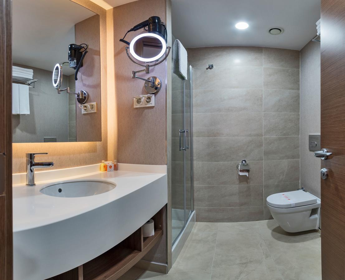 Suite with Lake View
