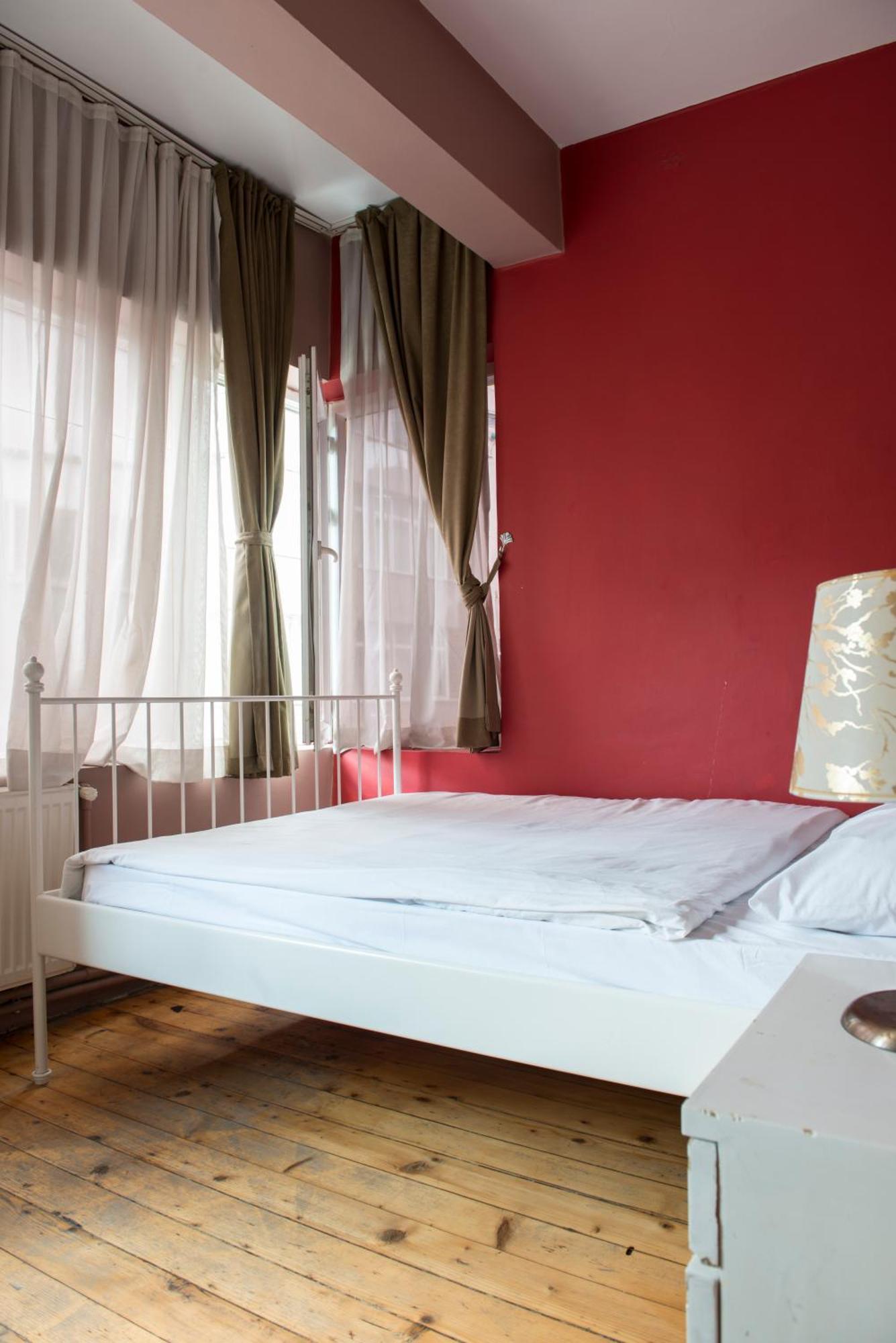 Single Room with Shared Bathroom