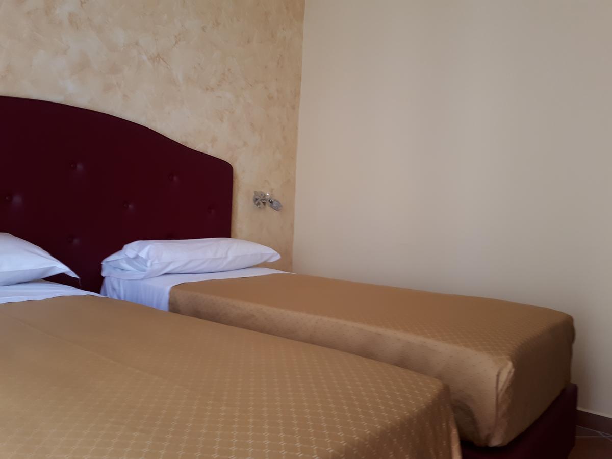 Double or Twin Room Private Bathroom