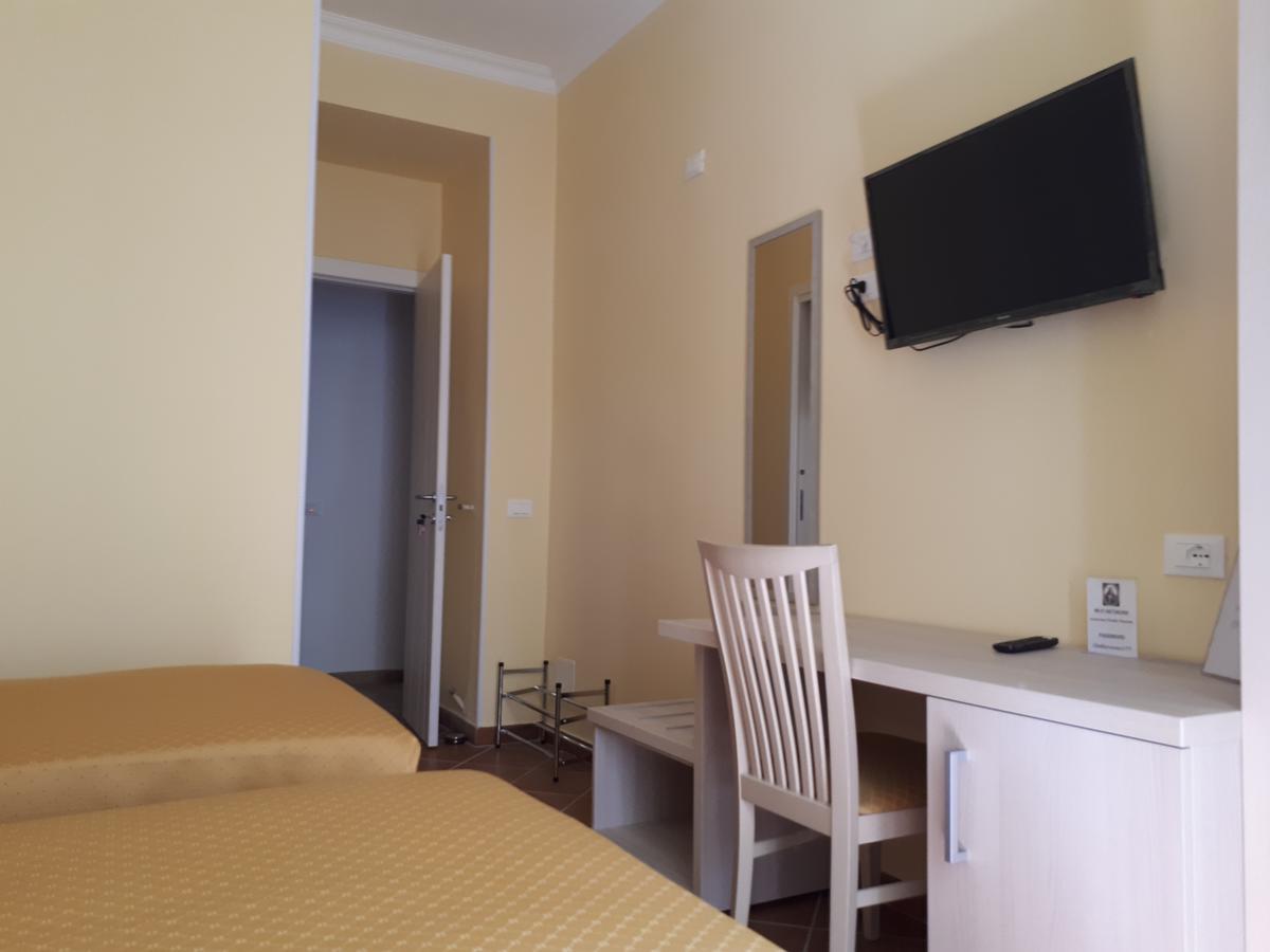 Double or Twin Room Private Bathroom
