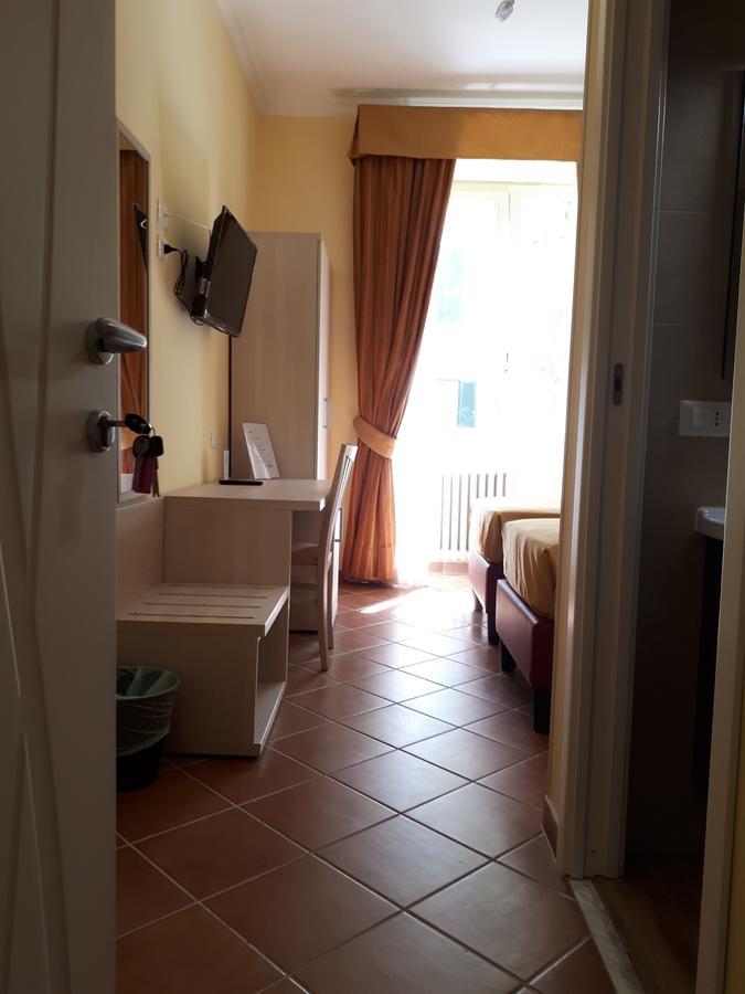 Double or Twin Room Private Bathroom