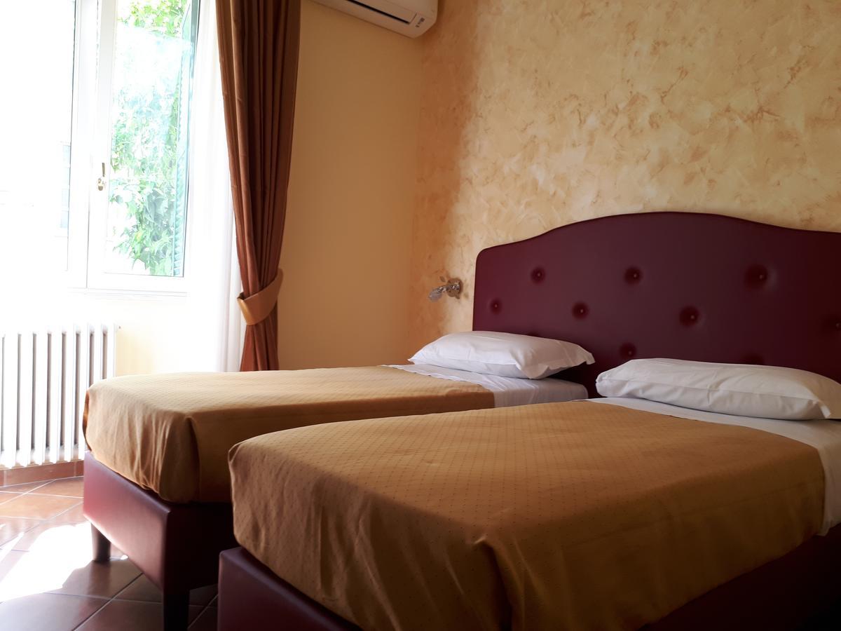 Double or Twin Room Private Bathroom