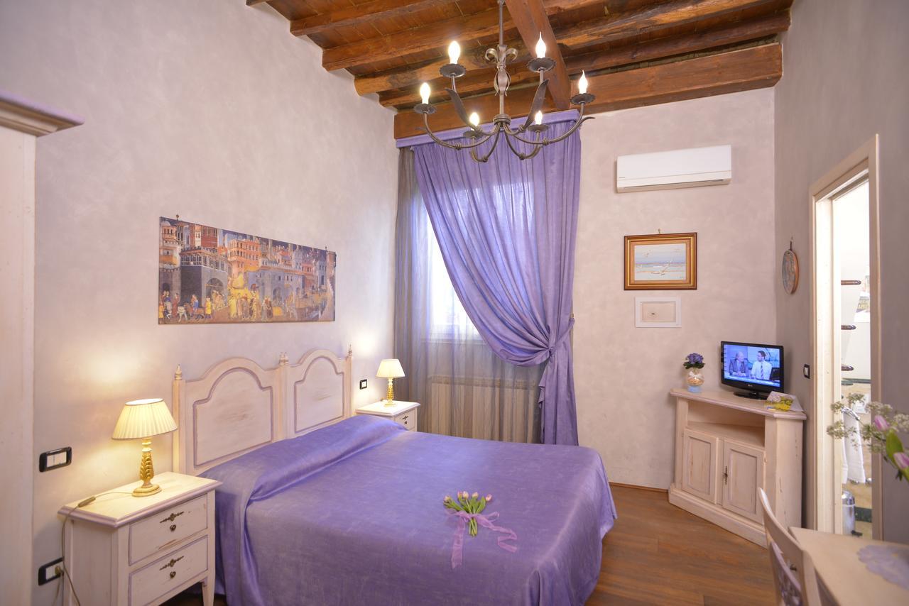 Double or Twin Room Private Bathroom