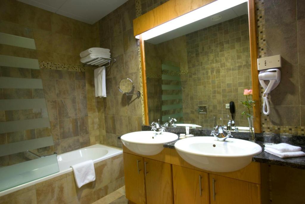 One-Bedroom Apartment,1278136507:JPEG