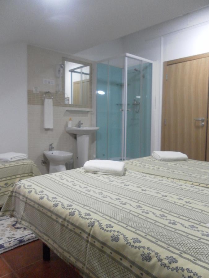 Triple Room Shower