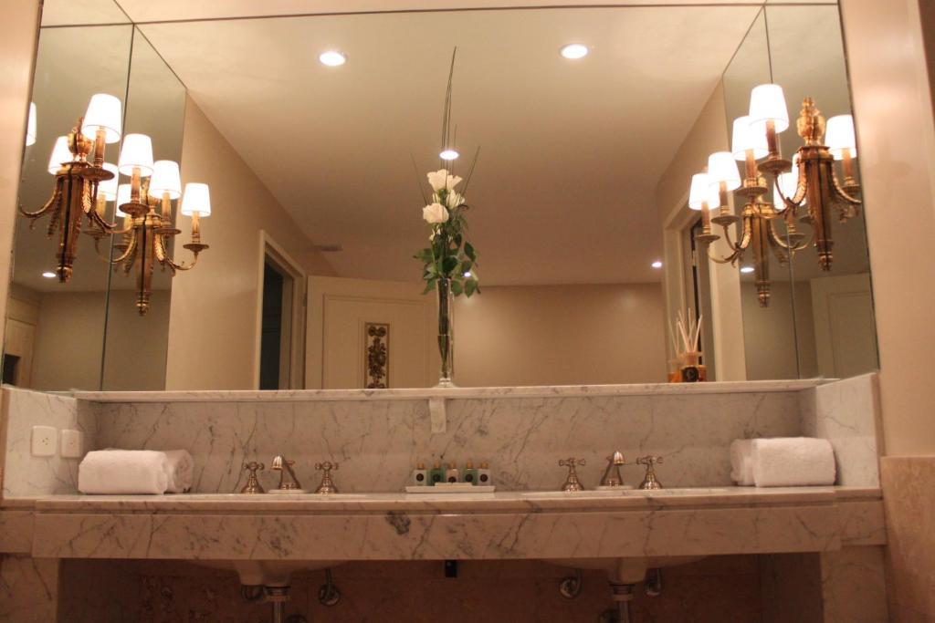Executive Deluxe Suite