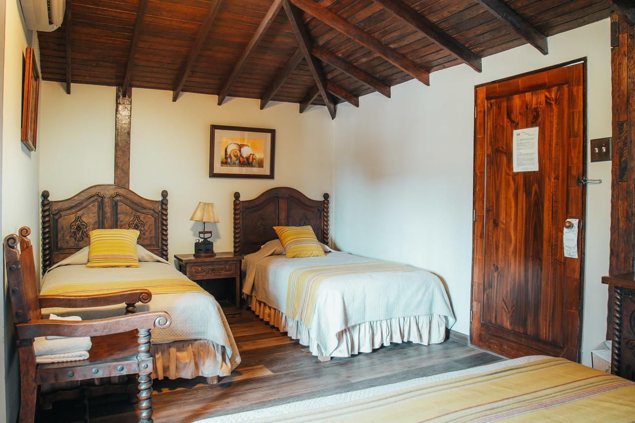 Colonial Triple Room,685436889:JPEG