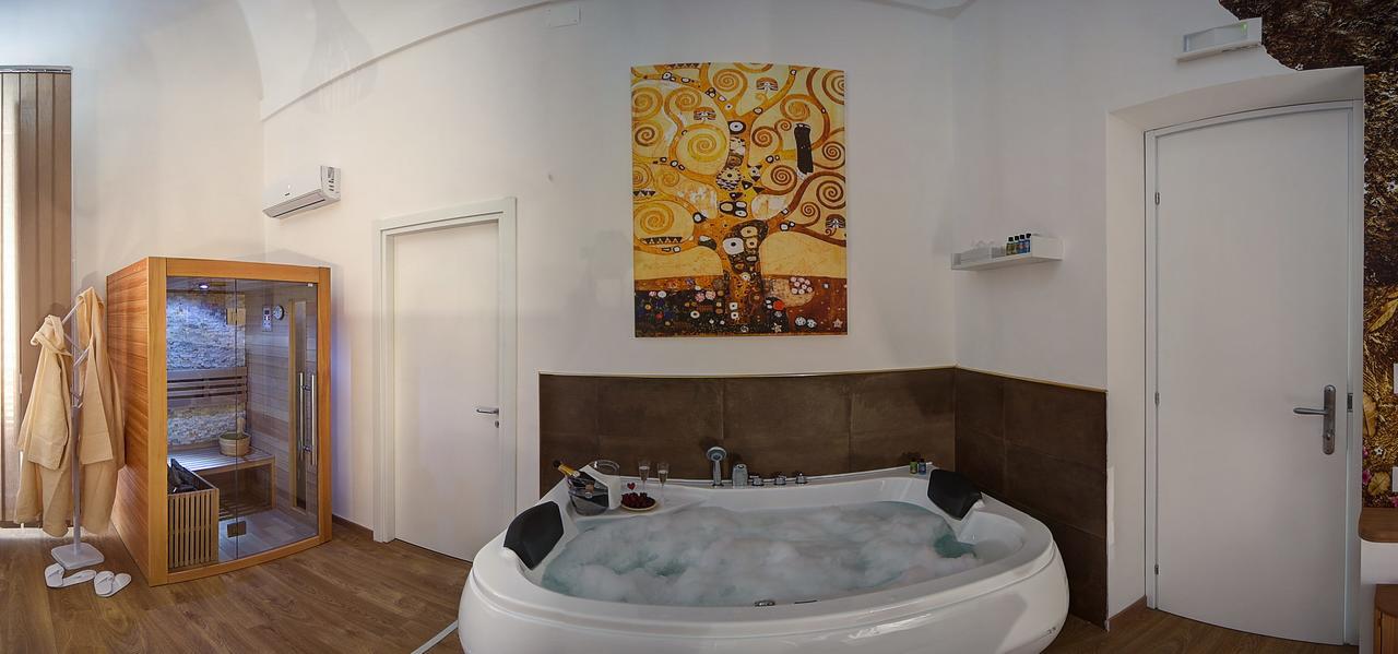 King Room Spa Bath