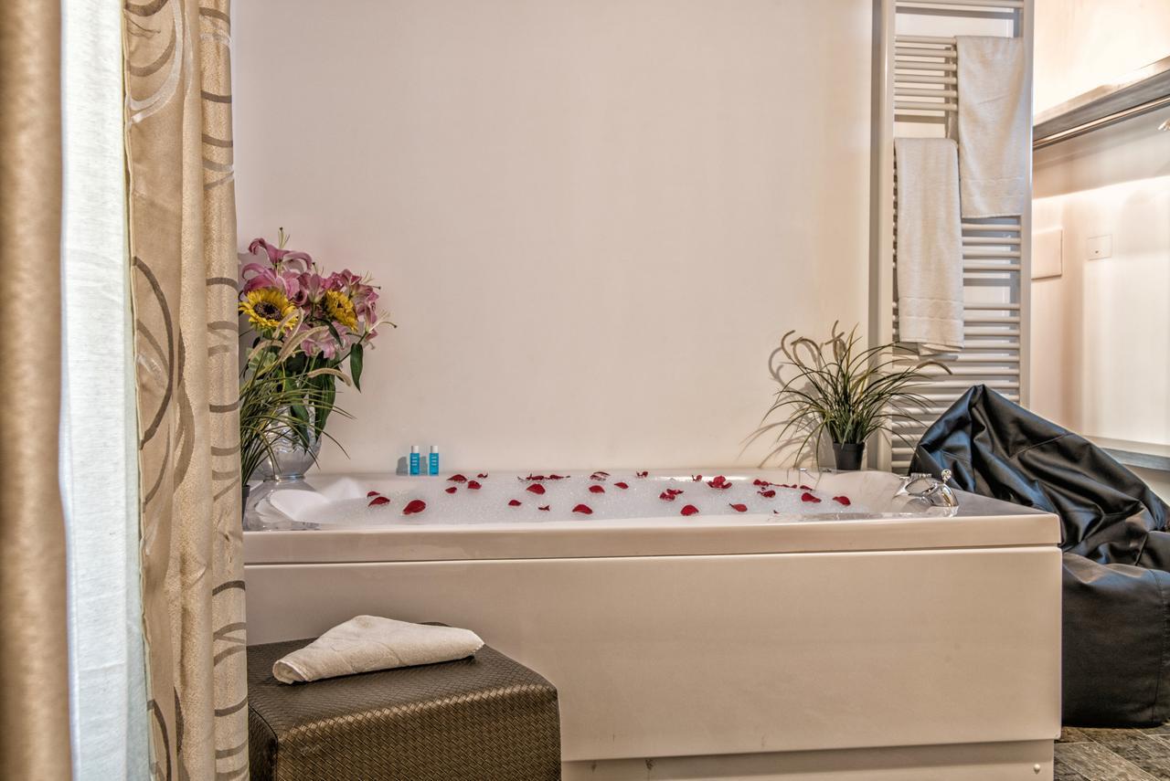 Triple Room Bath