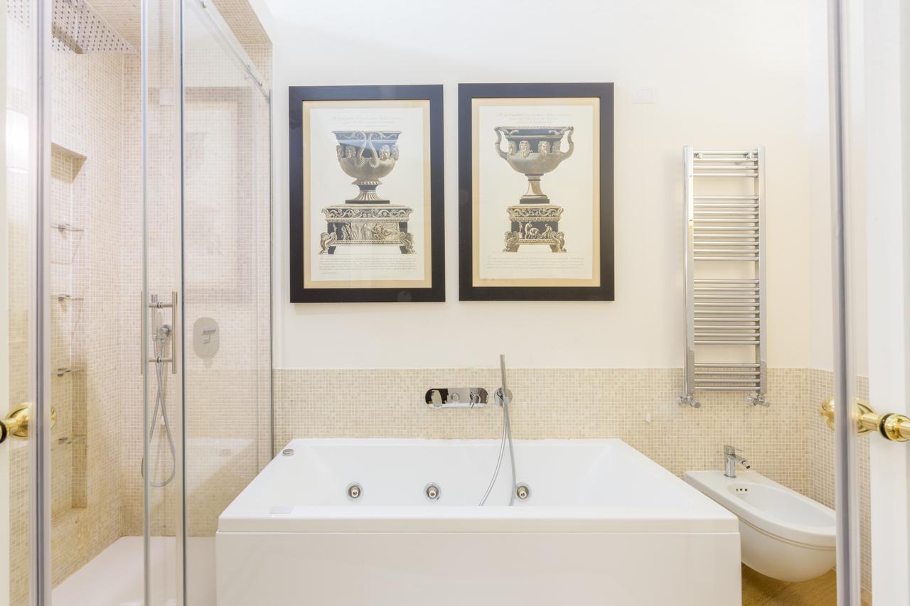 Deluxe Double Room Bath