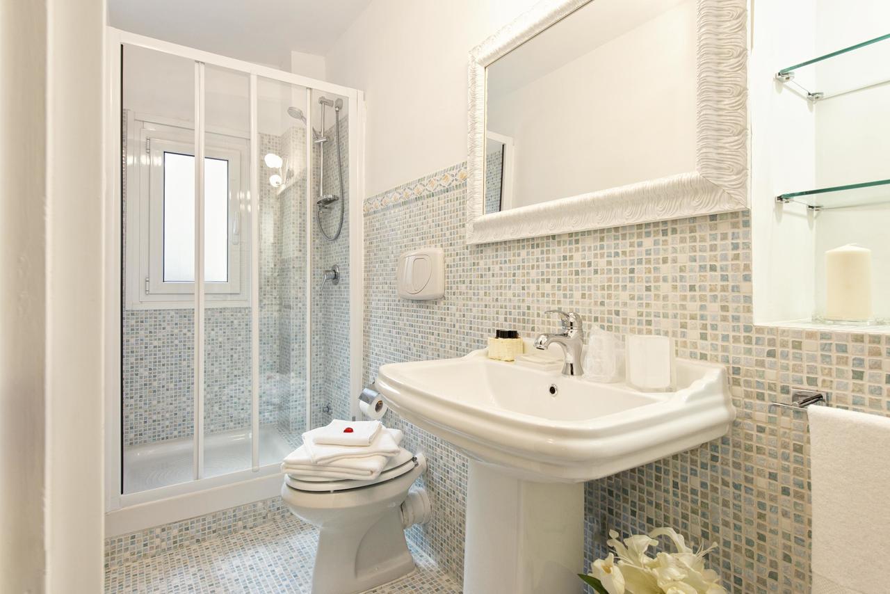 Double or Twin Room Private Bathroom