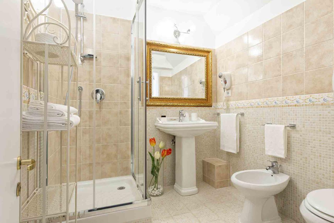 Double or Twin Room Private Bathroom