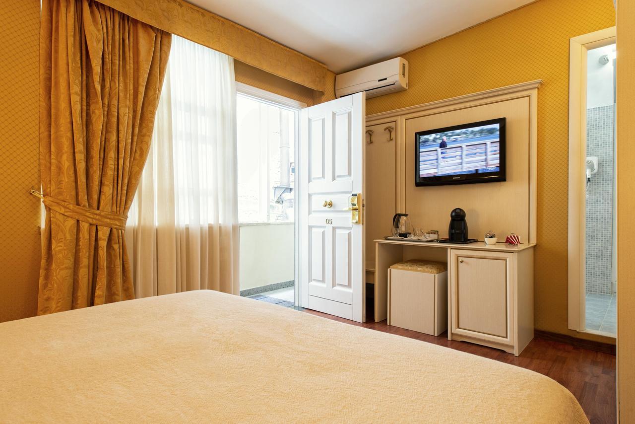 Double or Twin Room Private Bathroom