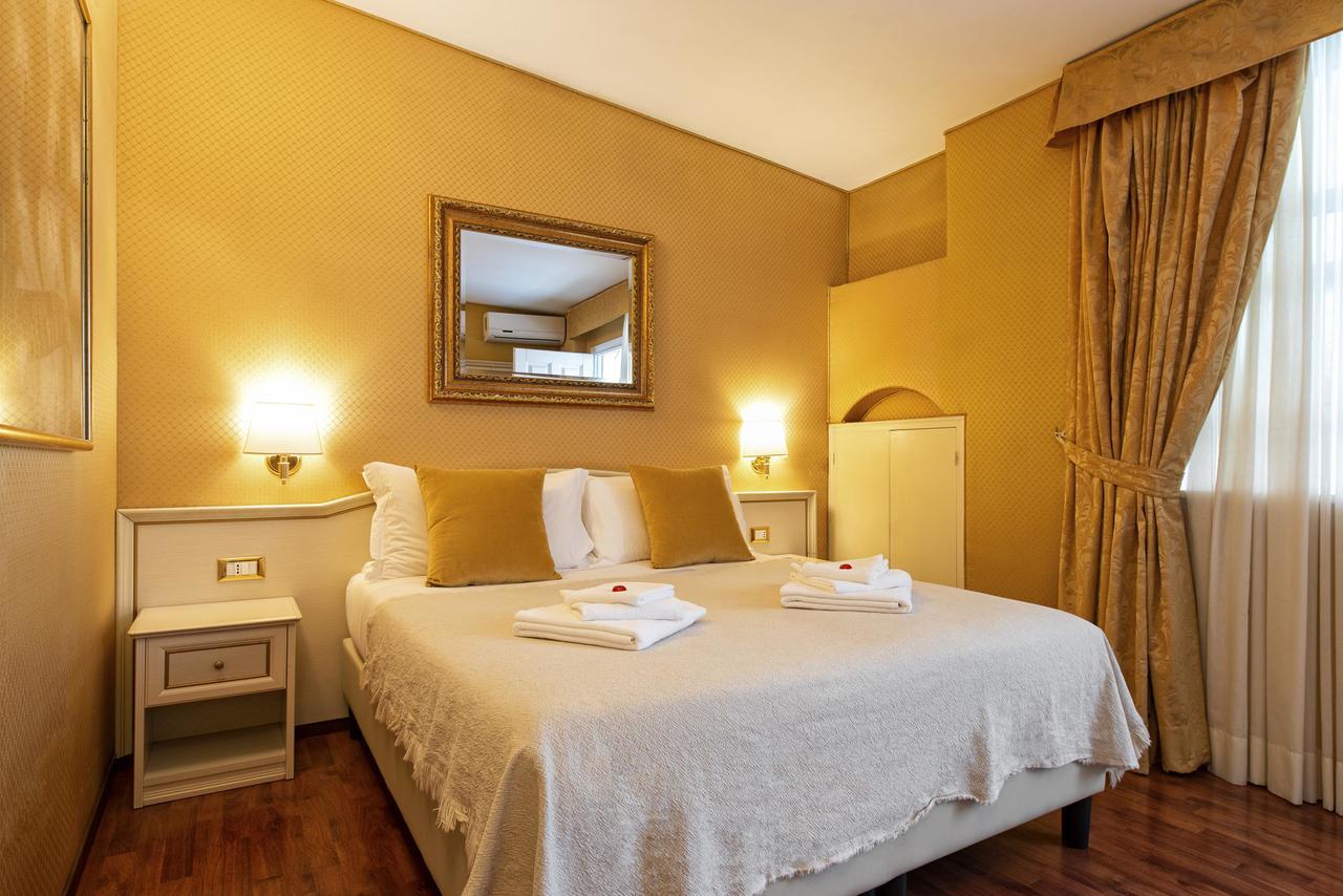 Double or Twin Room Private Bathroom