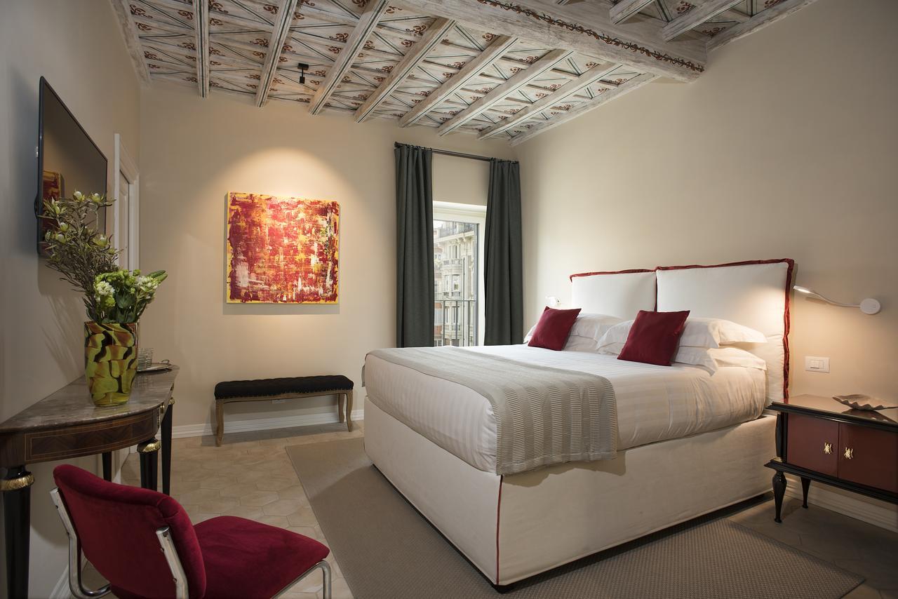 Superior King Room City View